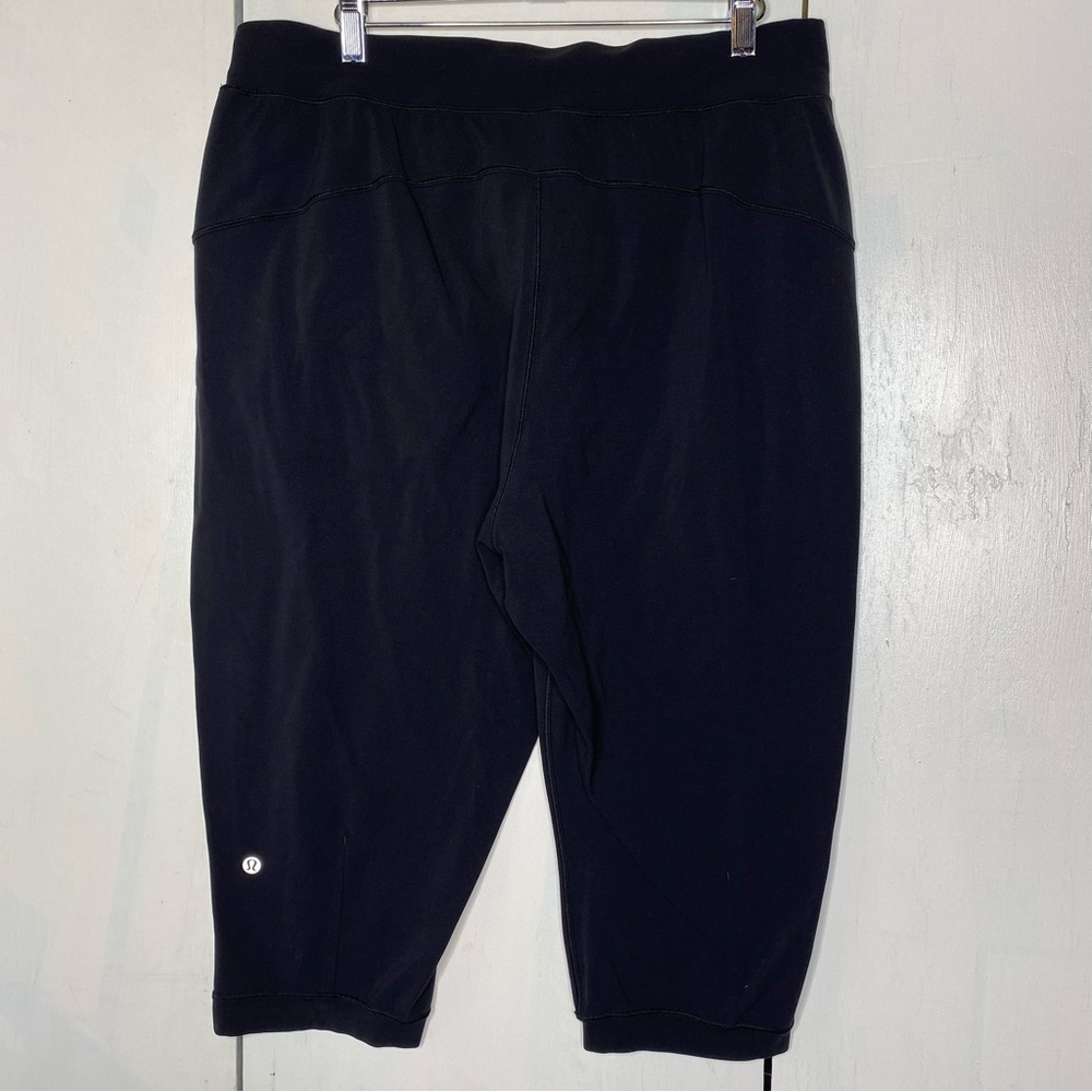Lululemon Rejuvenate Crop pants size 12 black - Picture 4 of 8